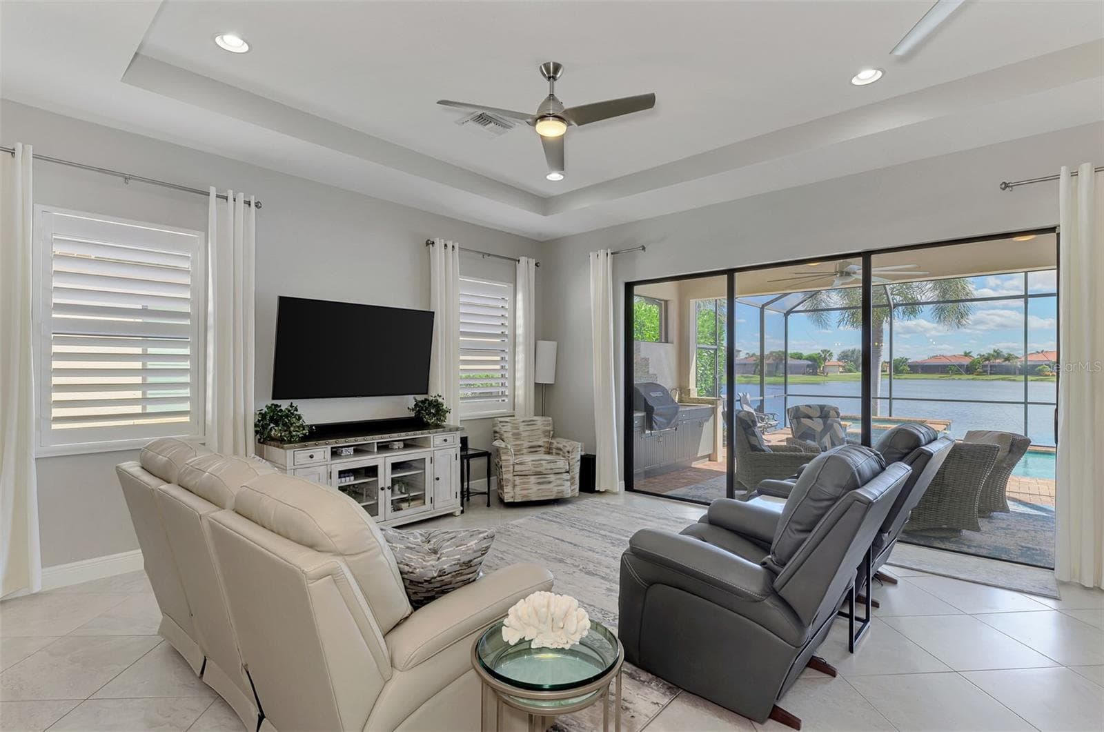 Living room - 23810 WAVERLY CIR, VENICE
