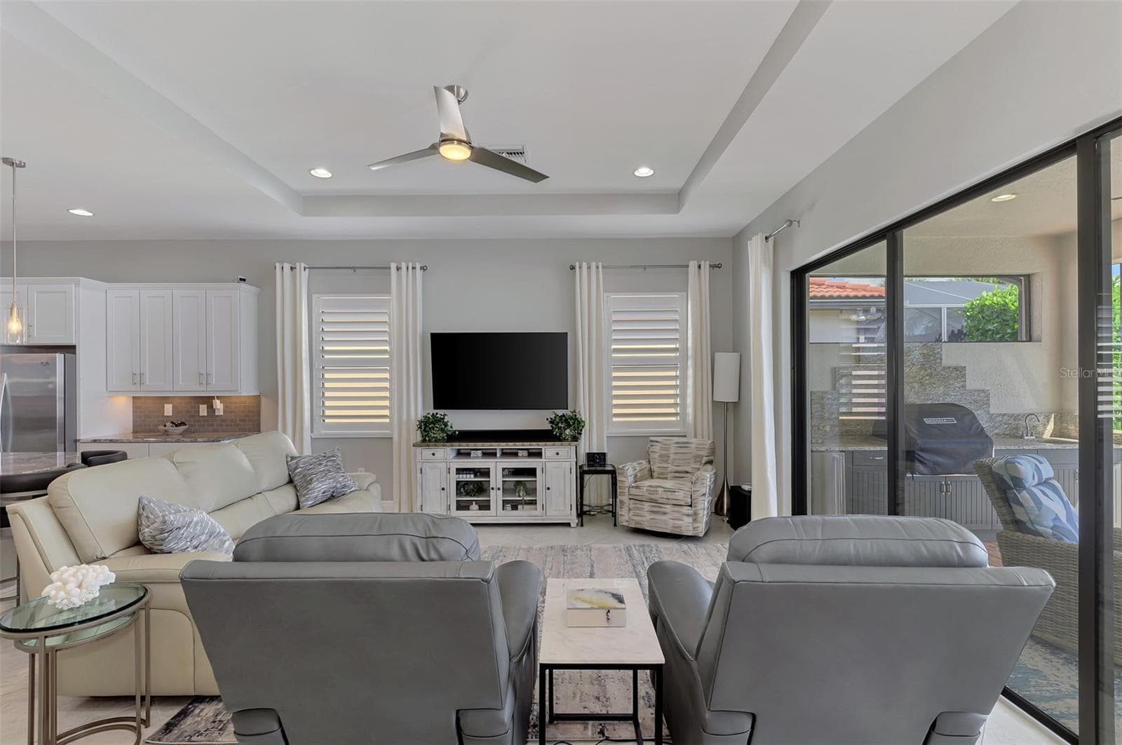 Living room - 23810 WAVERLY CIR, VENICE