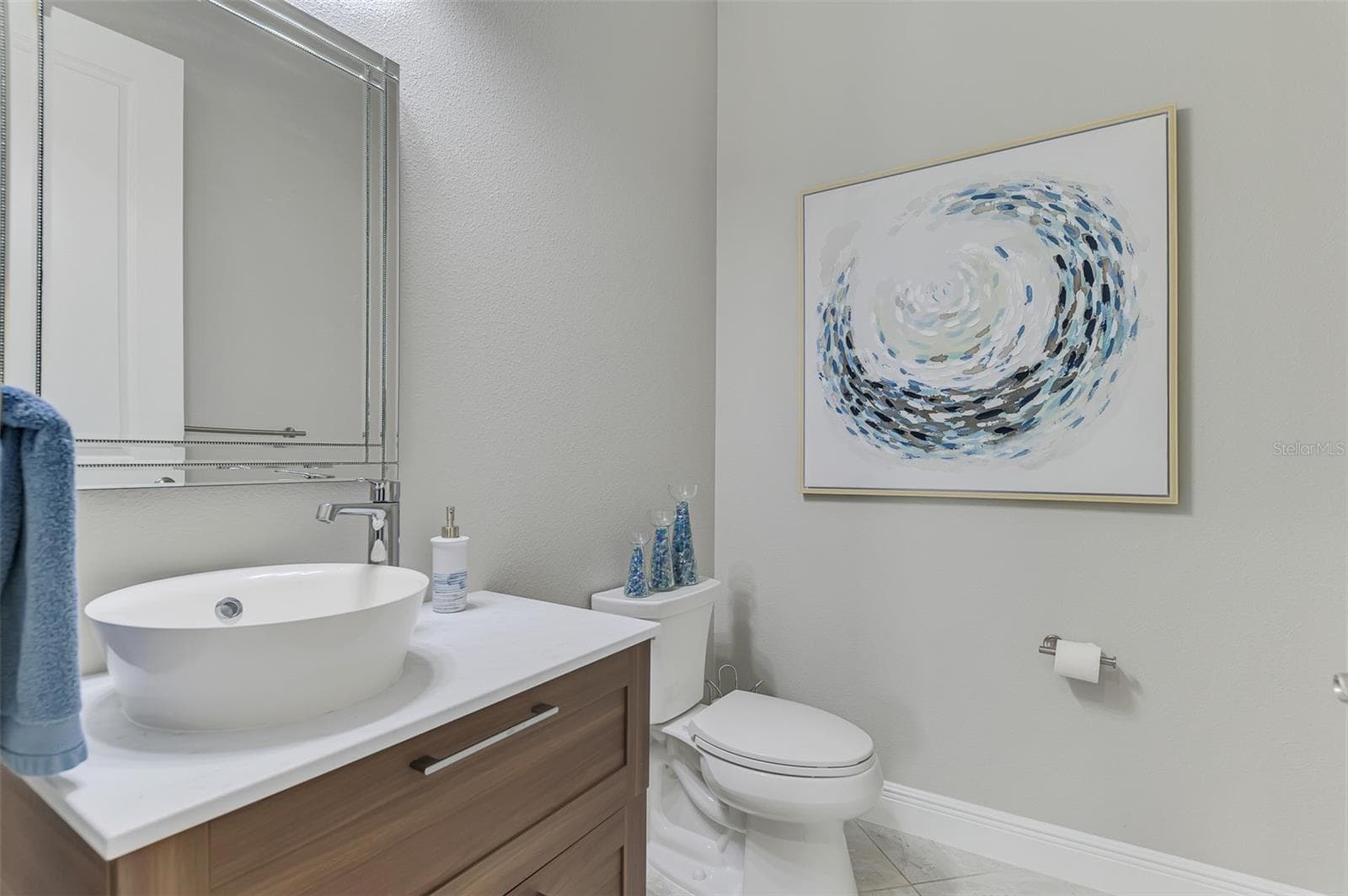 Guest bath - 23810 WAVERLY CIR, VENICE