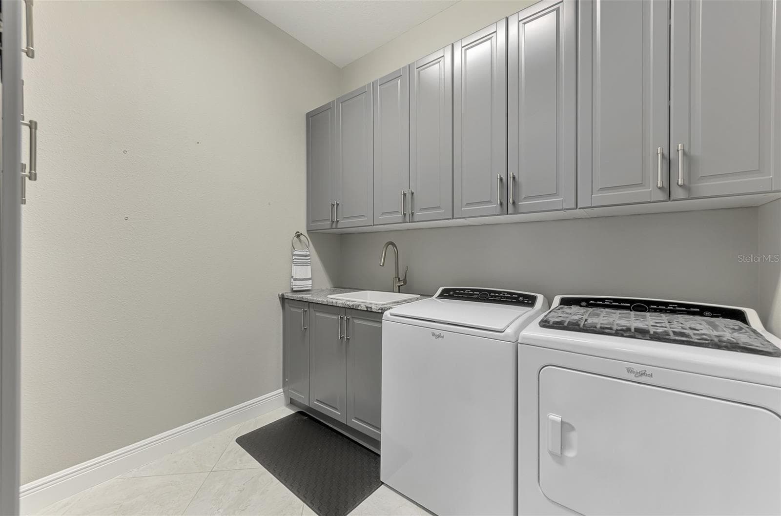 Laundry room - 23810 WAVERLY CIR, VENICE