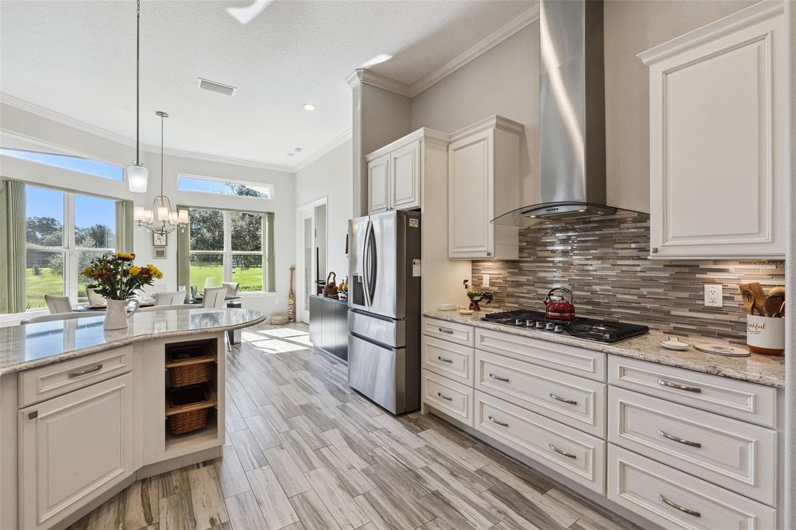 Stacked glass block backsplash, gas stove and stainless venthood - 36819 WOLF CT, EUSTIS
