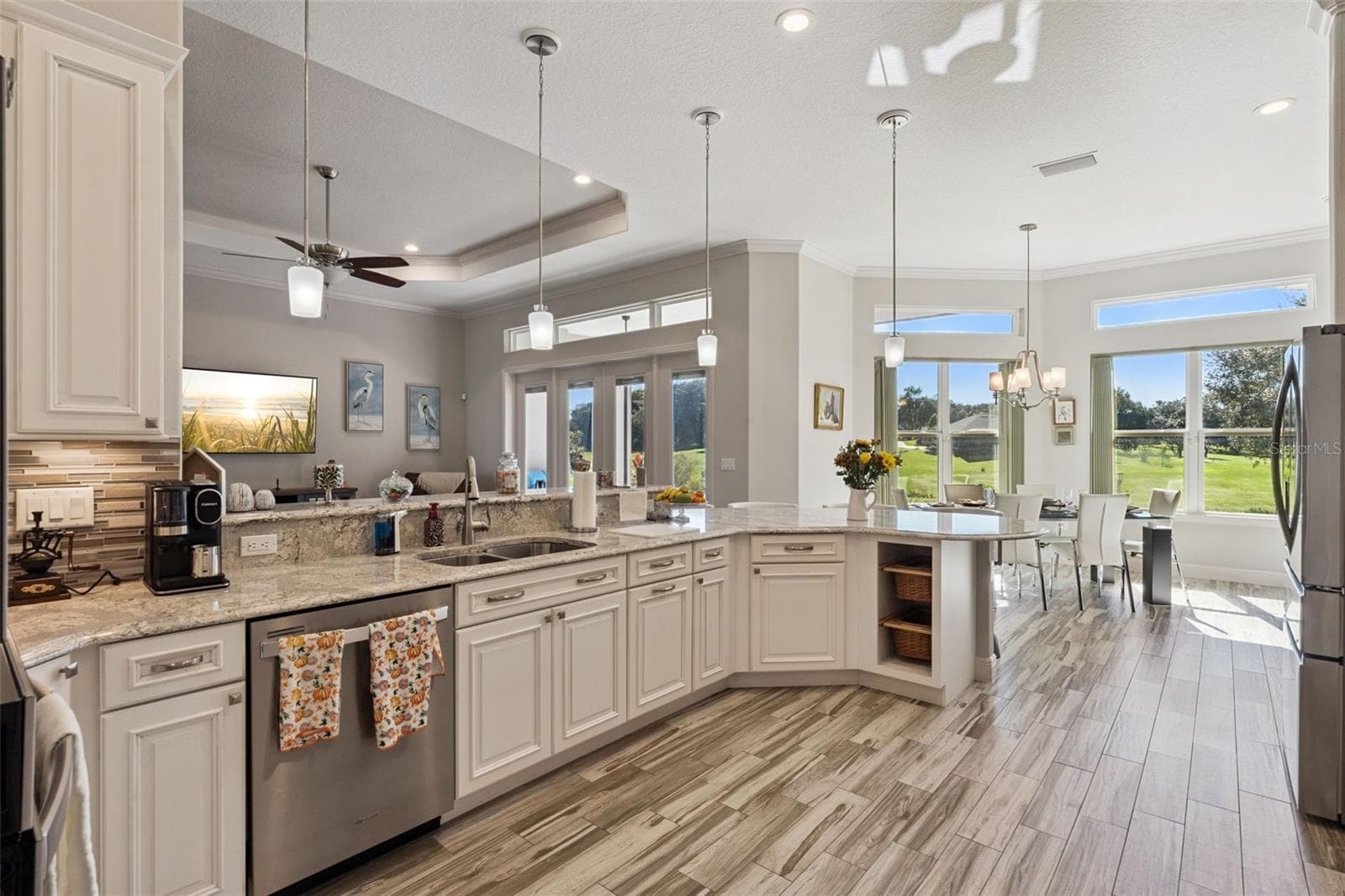 This kitchen is a chefs delight with quartz countertops, 42" cabinets and stainless appliances - 36819 WOLF CT, EUSTIS