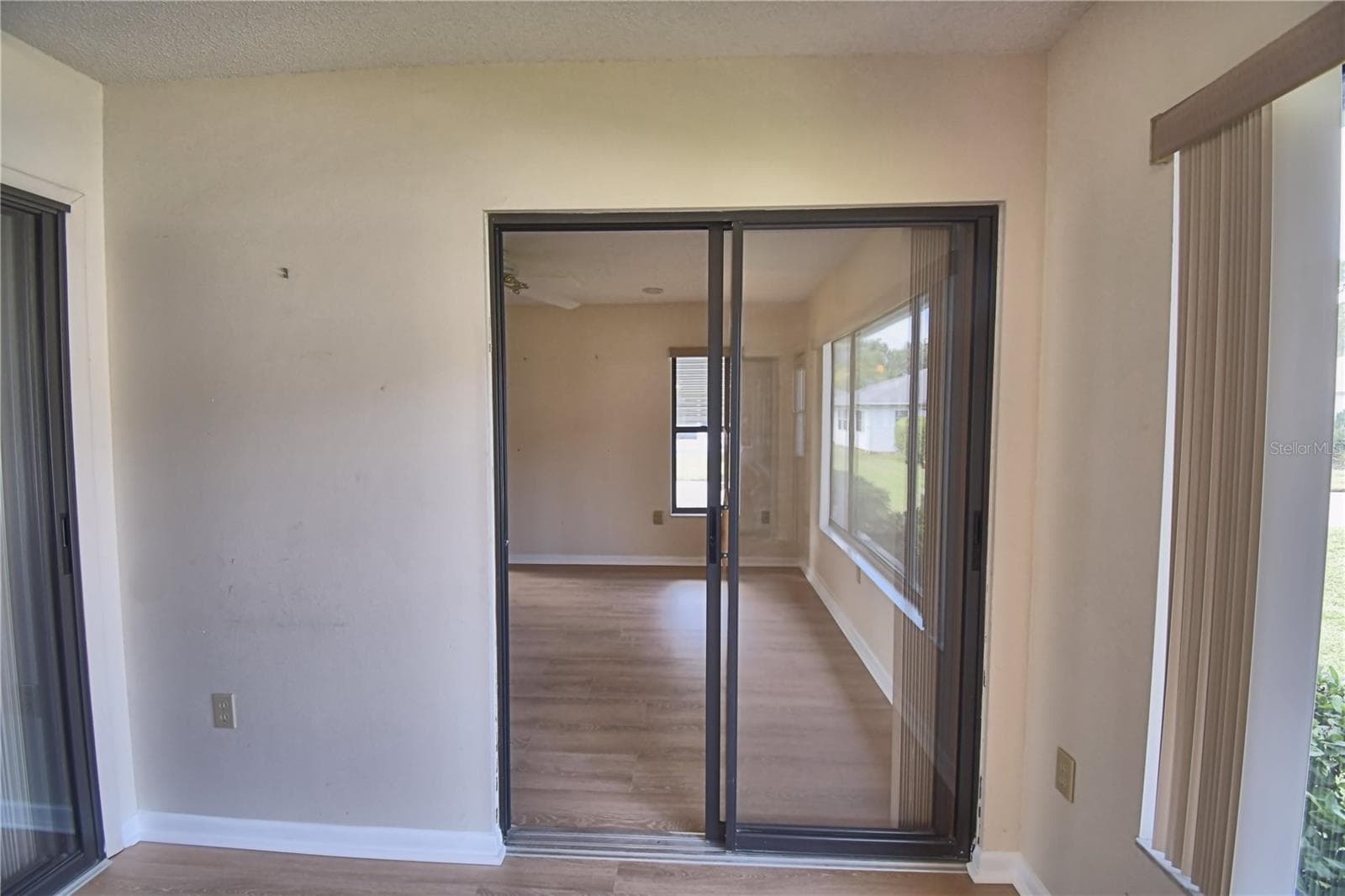 Looking into the master from the Florida Room - 4828 SQUIRE HOLLOW DR, LAKELAND