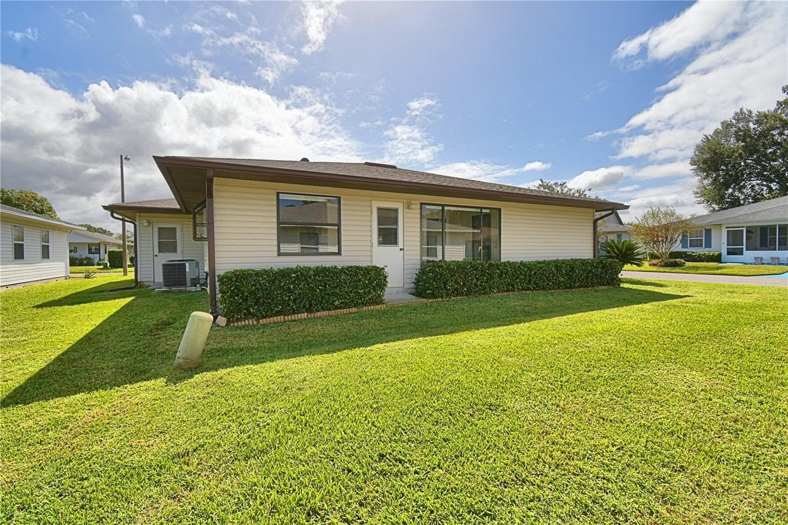 Single Family Residence at 4828 SQUIRE HOLLOW DR, LAKELAND, photo 2 of 111