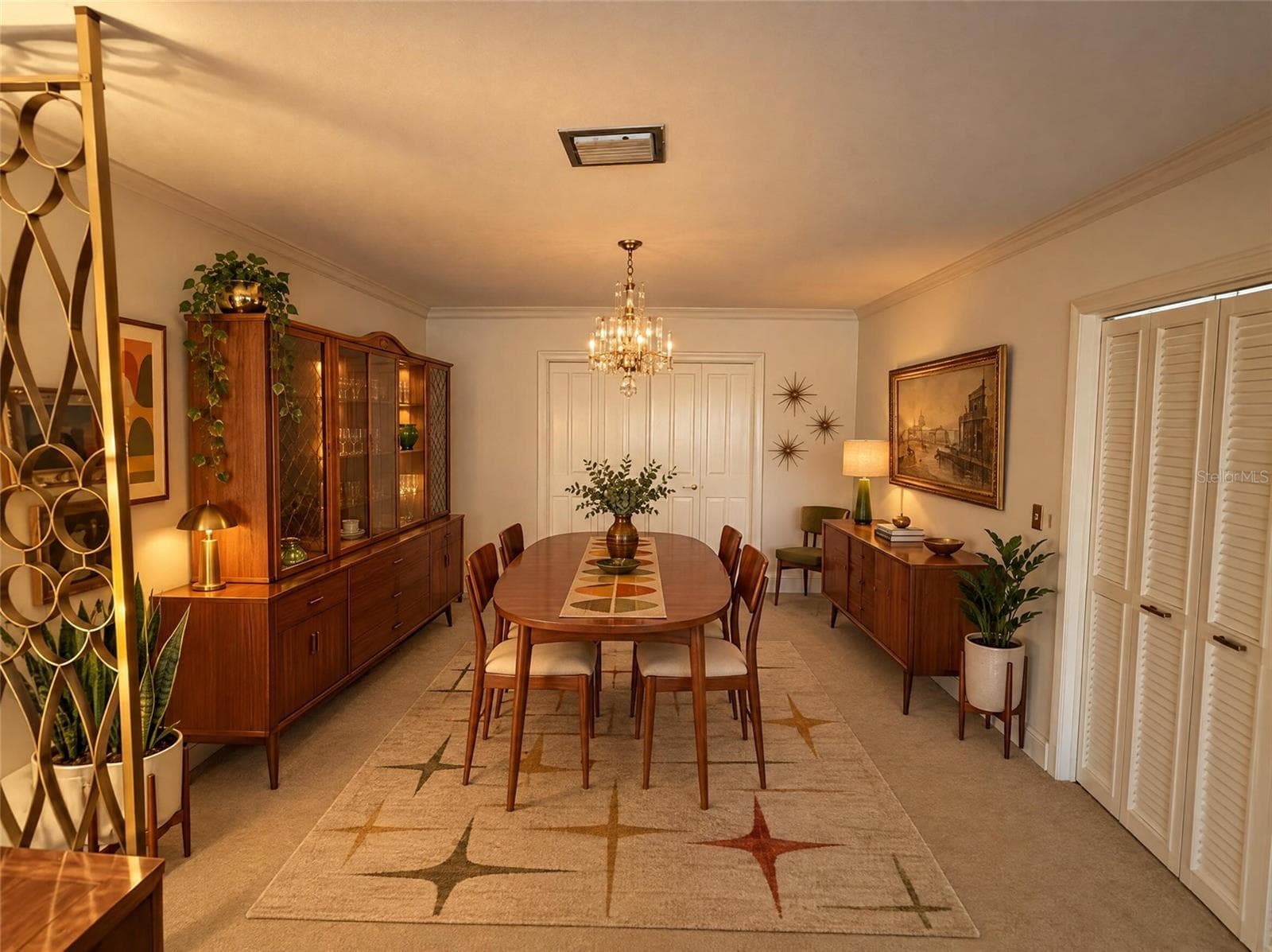 Single Family Residence at 925 W CIMMERON DR, TAMPA, photo 3 of 15