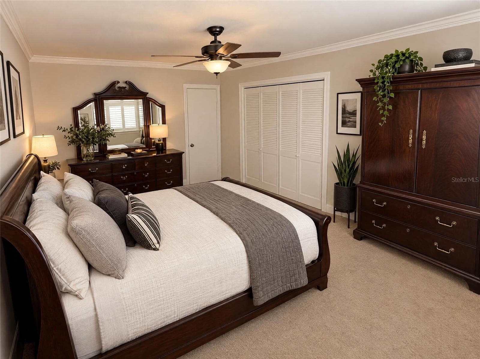 Single Family Residence at 925 W CIMMERON DR, TAMPA, photo 8 of 15