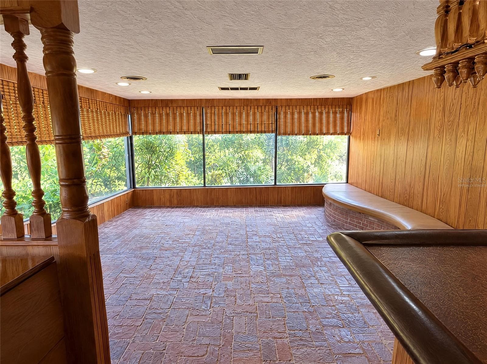 Virtually Staged - 925 W CIMMERON DR, TAMPA