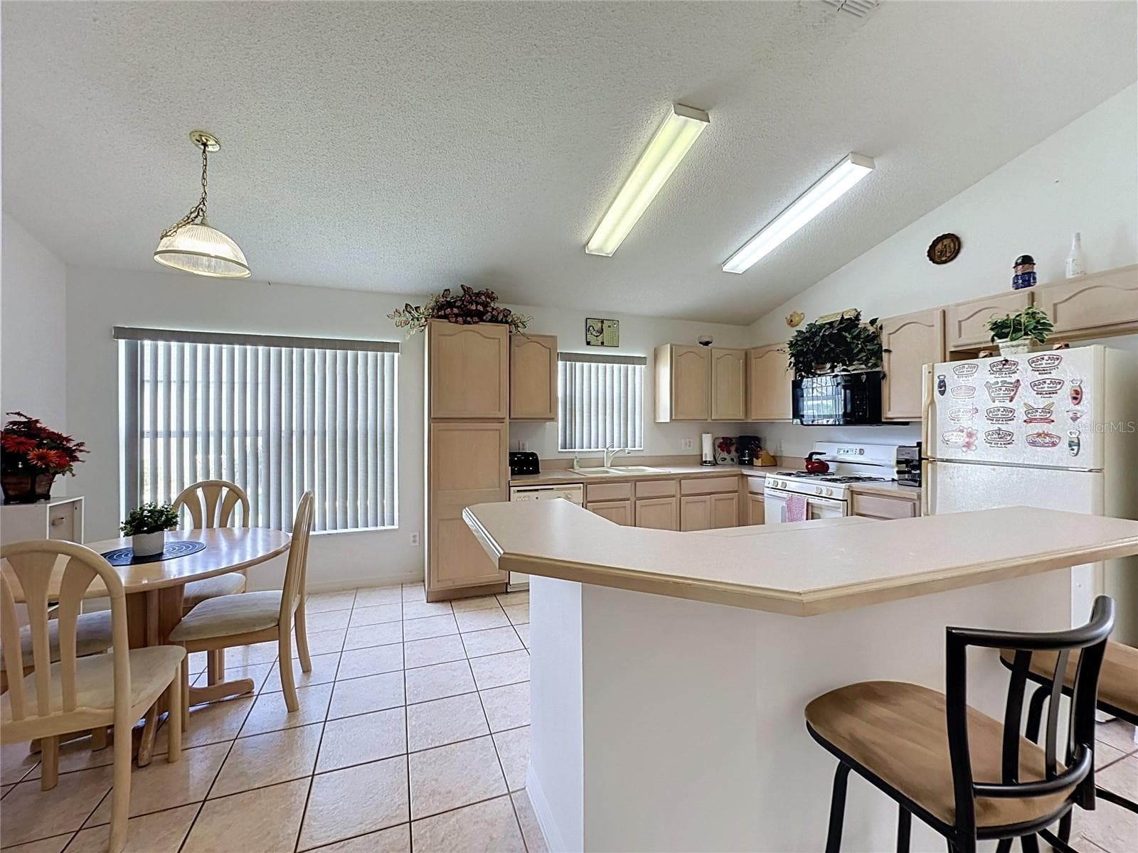 Single Family Residence at 2647 ONEIDA LOOP, KISSIMMEE, photo 9 of 62