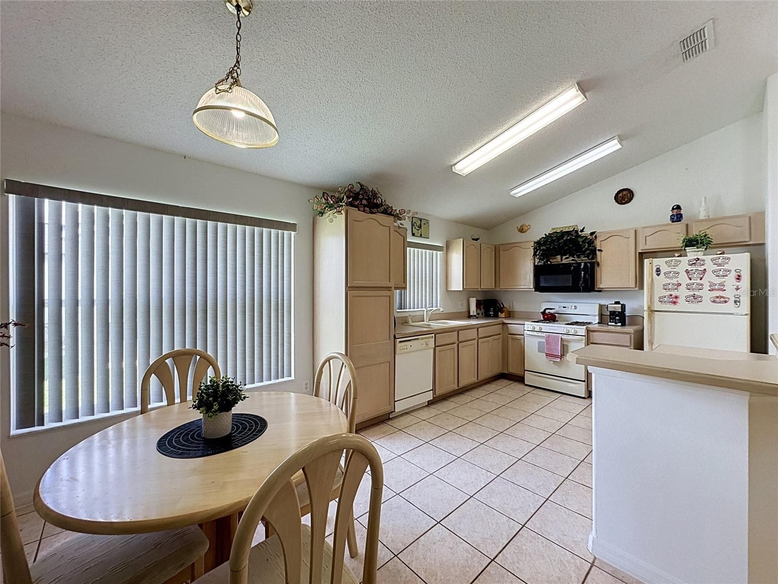 Single Family Residence at 2647 ONEIDA LOOP, KISSIMMEE, photo 11 of 62