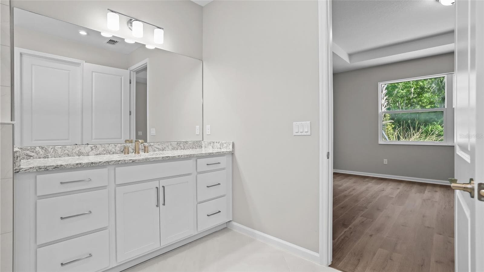 Owner's Bath - 948 CLUB CRESSWIND DR, LADY LAKE