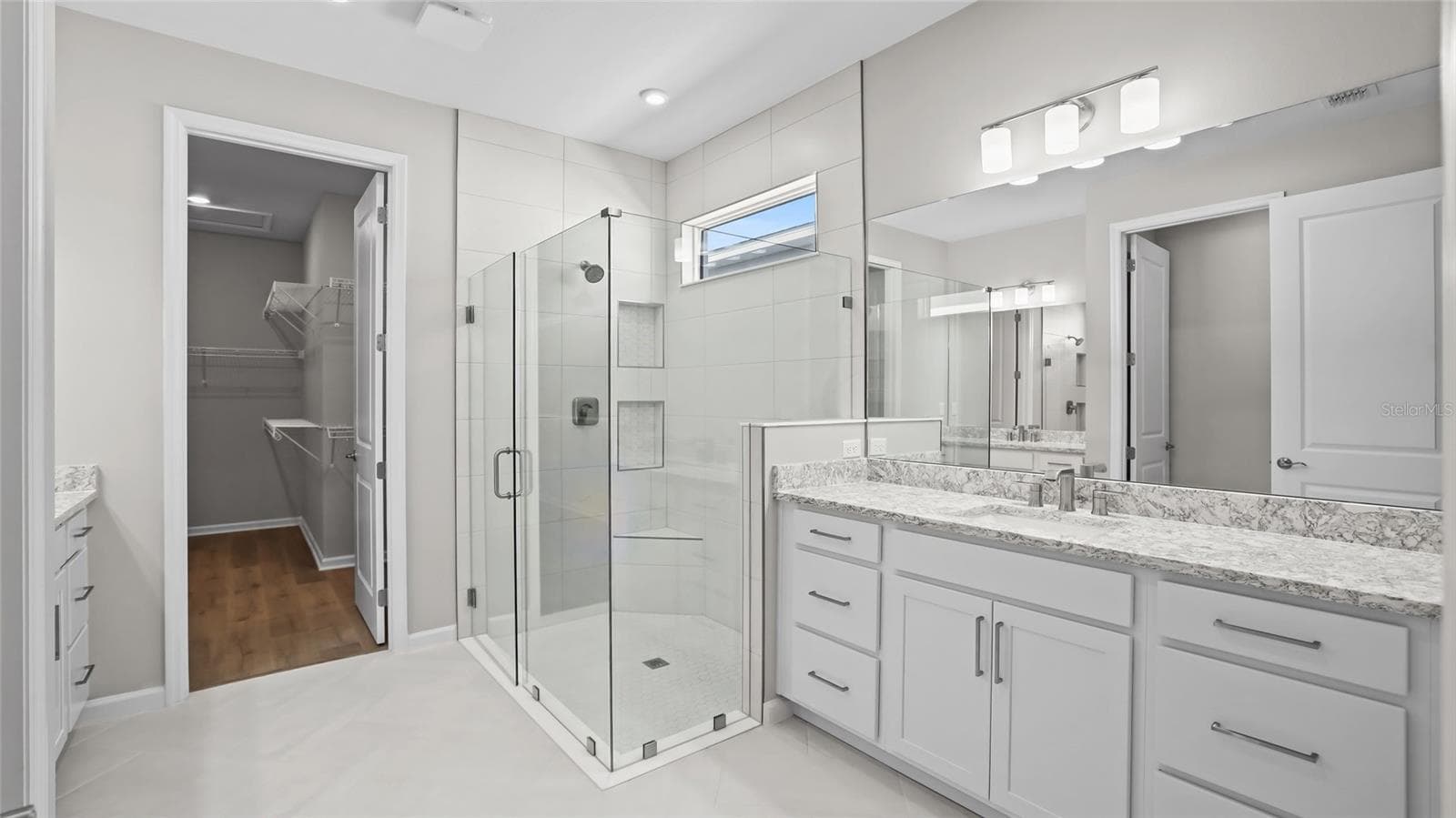 Owner's Bath - 948 CLUB CRESSWIND DR, LADY LAKE