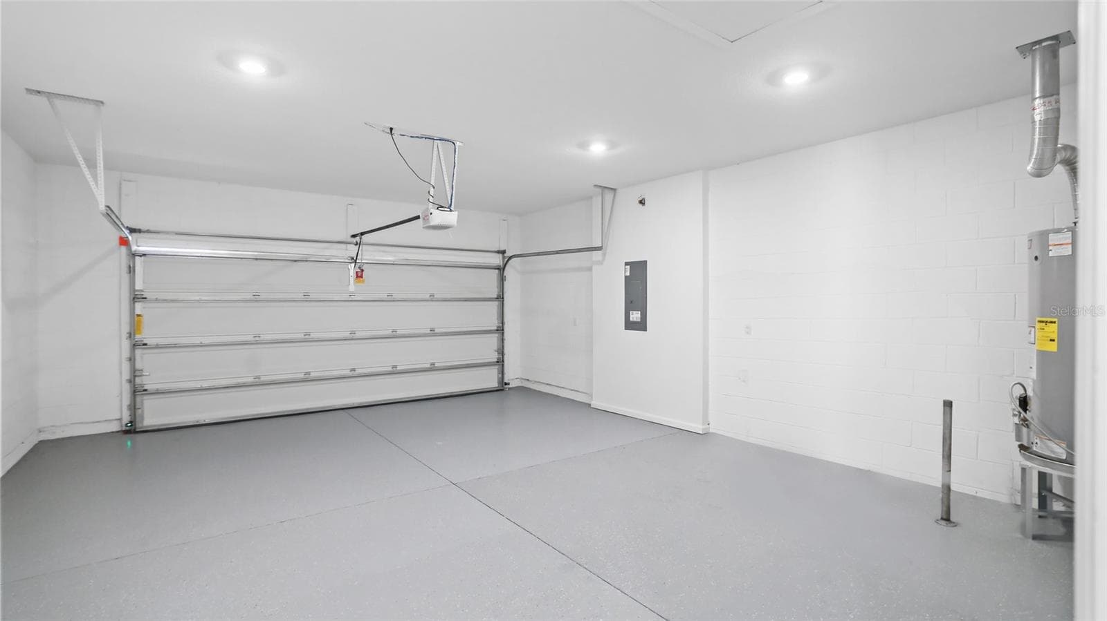 Garage - 948 CLUB CRESSWIND DR, LADY LAKE