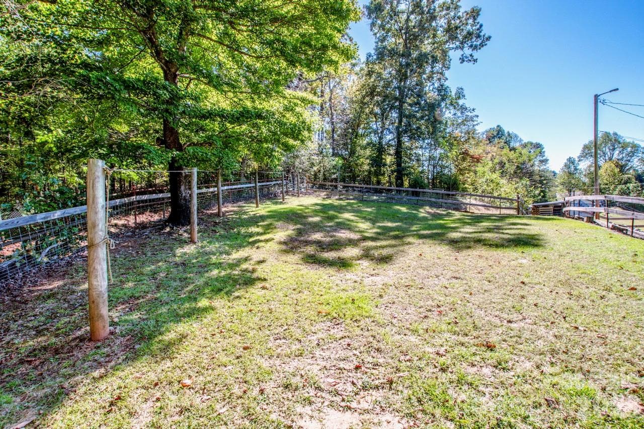 Single Family Residence at 206 Mitchell Trail Road, Statesville, photo 9 of 48
