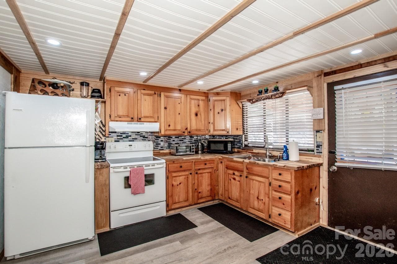 Single Family Residence at 206 Mitchell Trail Road, Statesville, photo 11 of 48