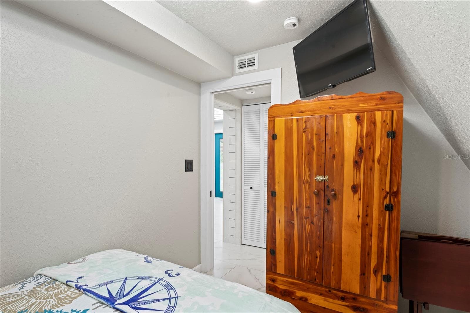 DWN STAIRS BED - 10615 E GOBBLER DR, FLORAL CITY