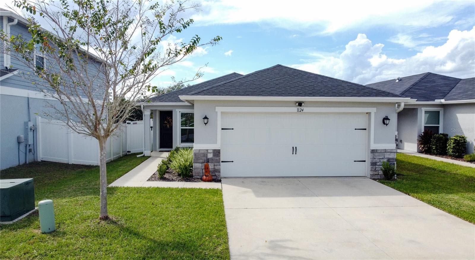 Single Family Residence at 1124 PAPAYA CIR, DAVENPORT, photo 2 of 51