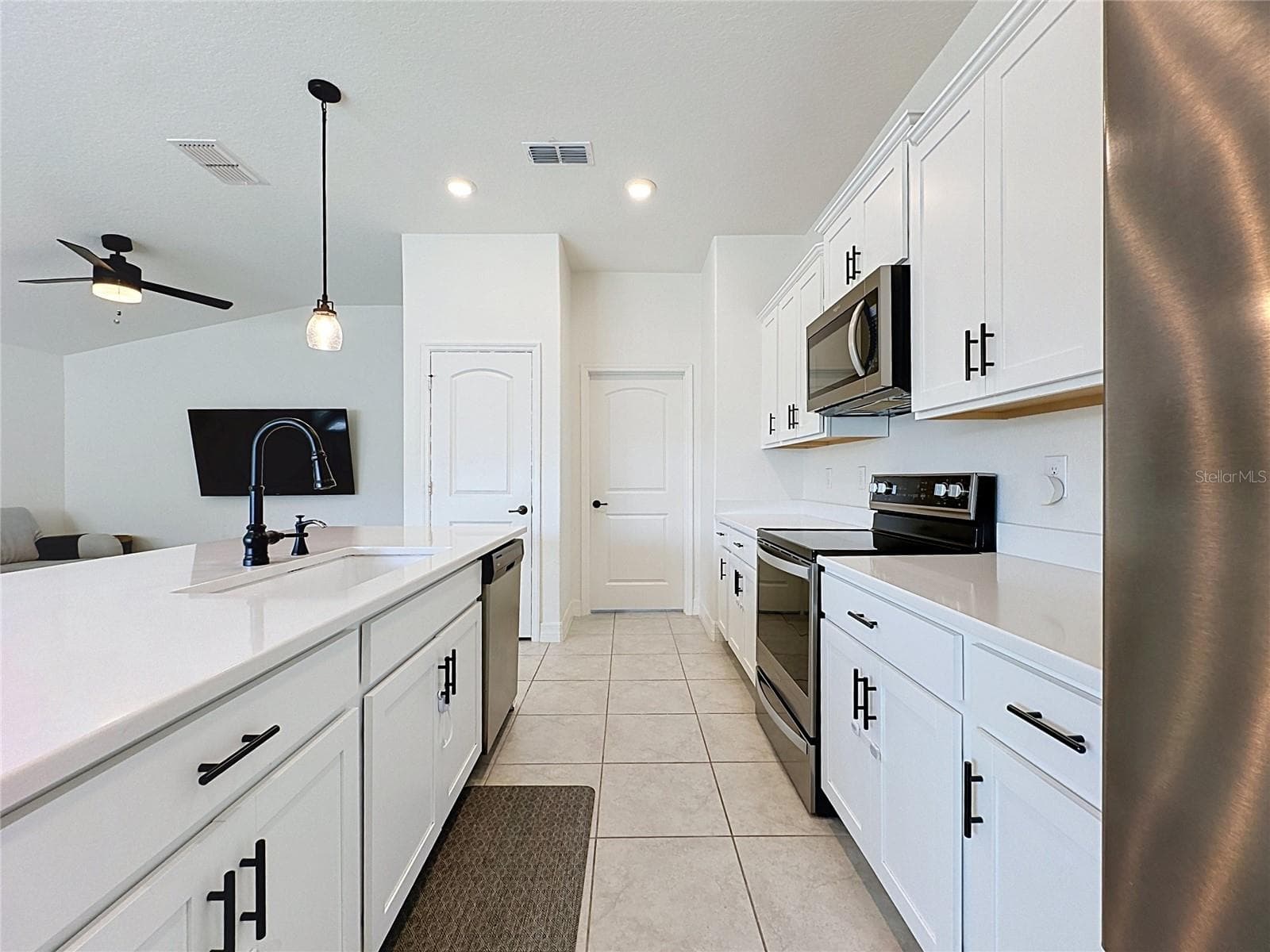 Single Family Residence at 1124 PAPAYA CIR, DAVENPORT, photo 8 of 51