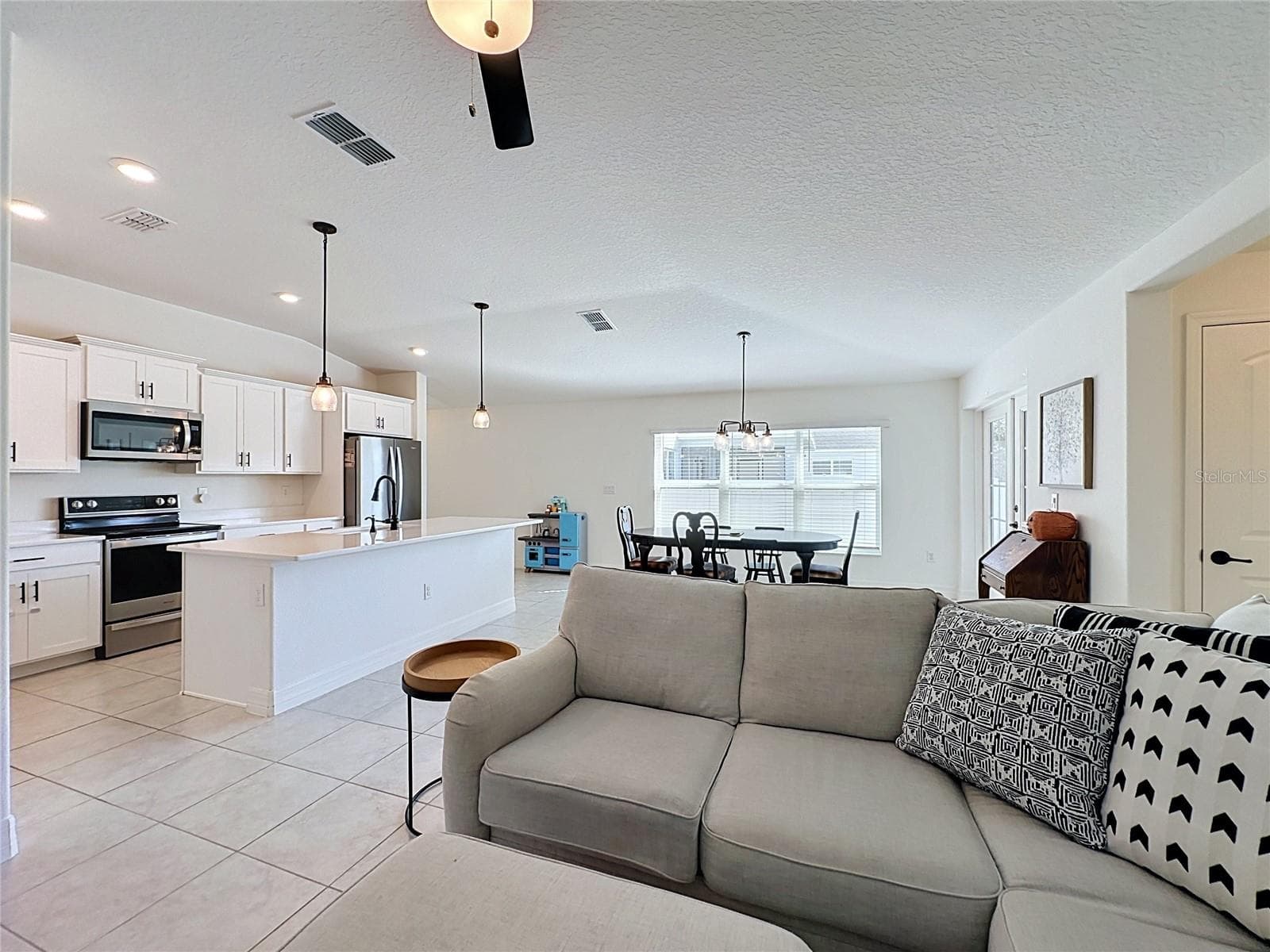 Single Family Residence at 1124 PAPAYA CIR, DAVENPORT, photo 14 of 51