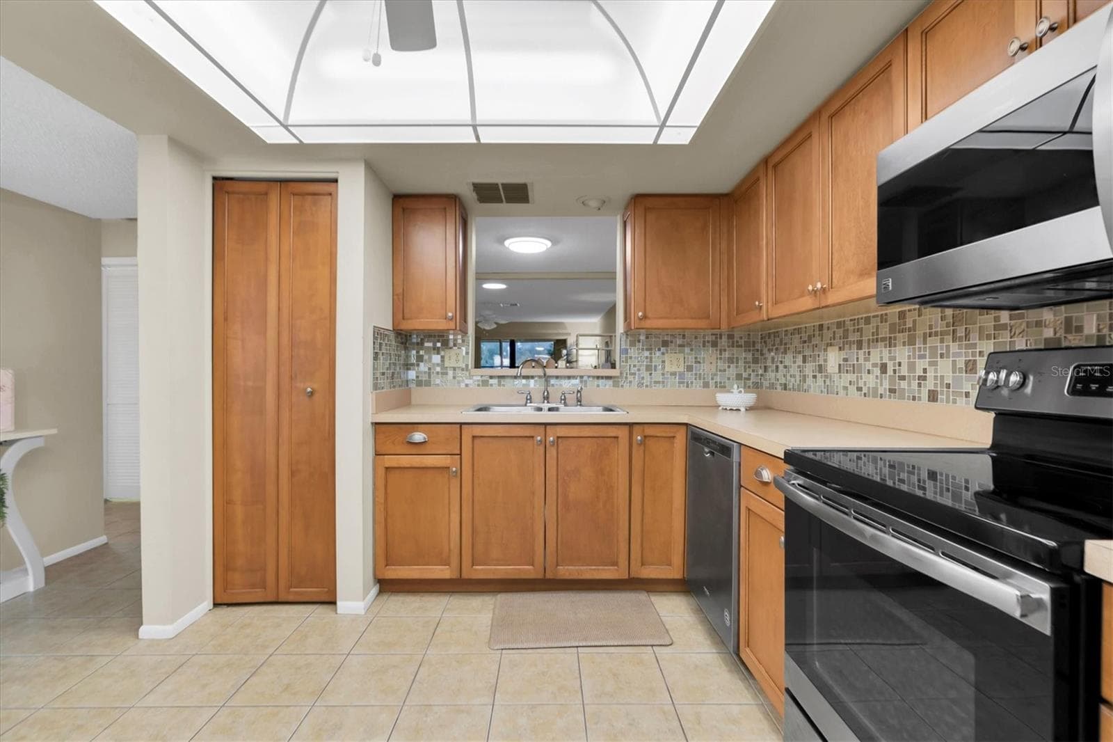Condominium at 11311 DOLLAR LAKE DR #6, PORT RICHEY, photo 12 of 39
