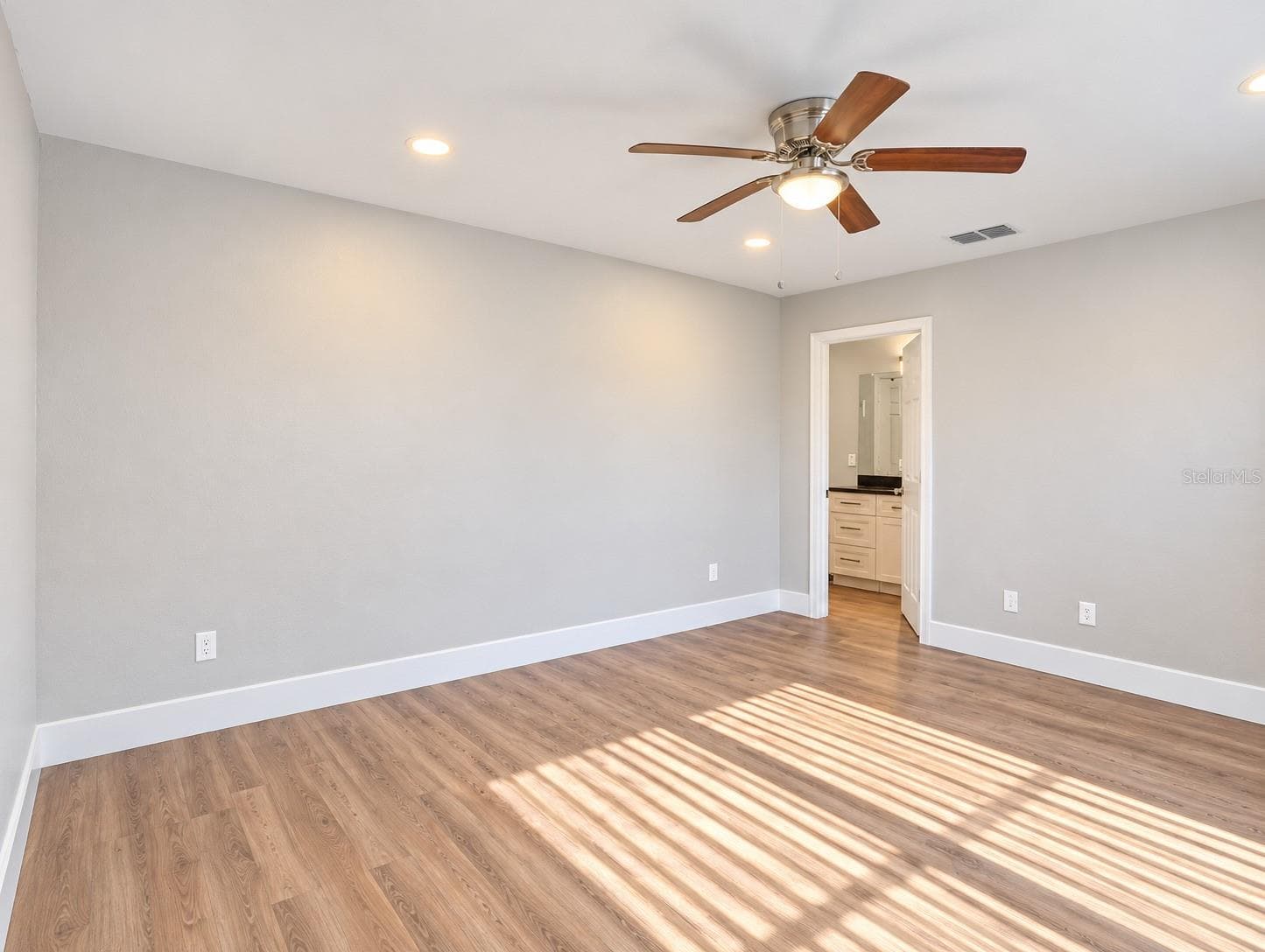 Single Family Residence at 12924 LOS ALAMITOS CT, ORLANDO, photo 15 of 37