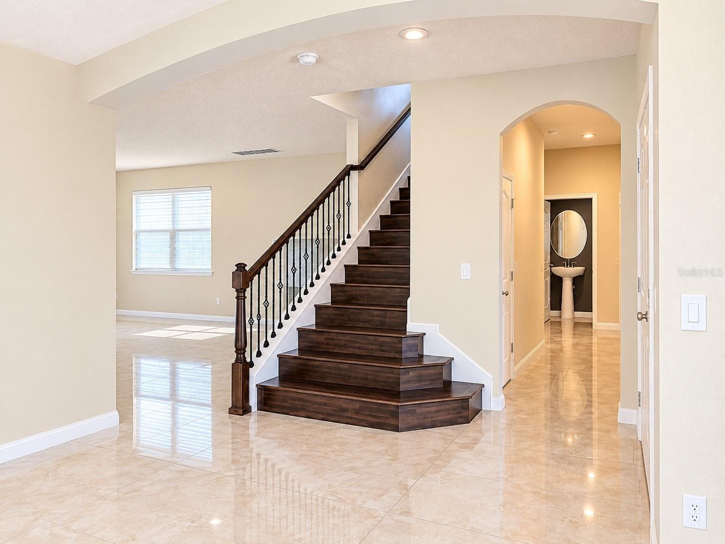 Front Entrance/Guest Bathroom - 4375 SILVER CREEK ST, KISSIMMEE