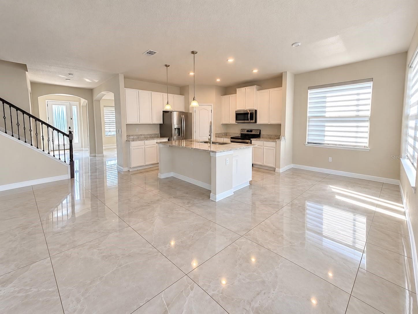 Kitchen & Dinette - 4375 SILVER CREEK ST, KISSIMMEE