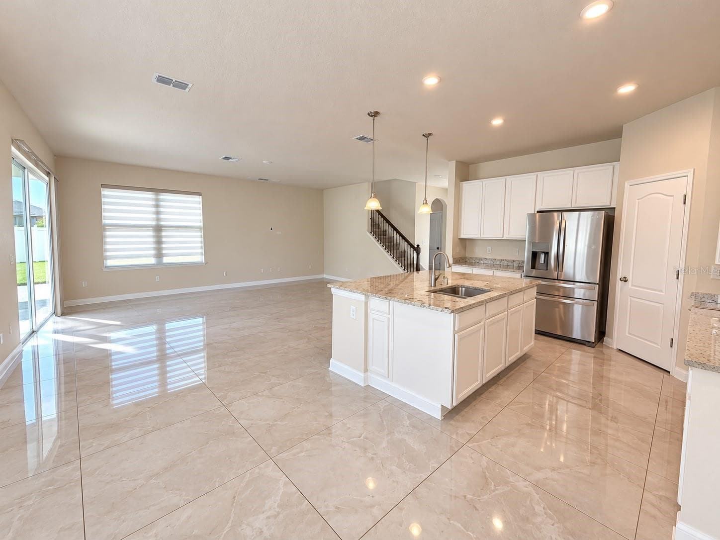 Kitchen & Family Room - 4375 SILVER CREEK ST, KISSIMMEE