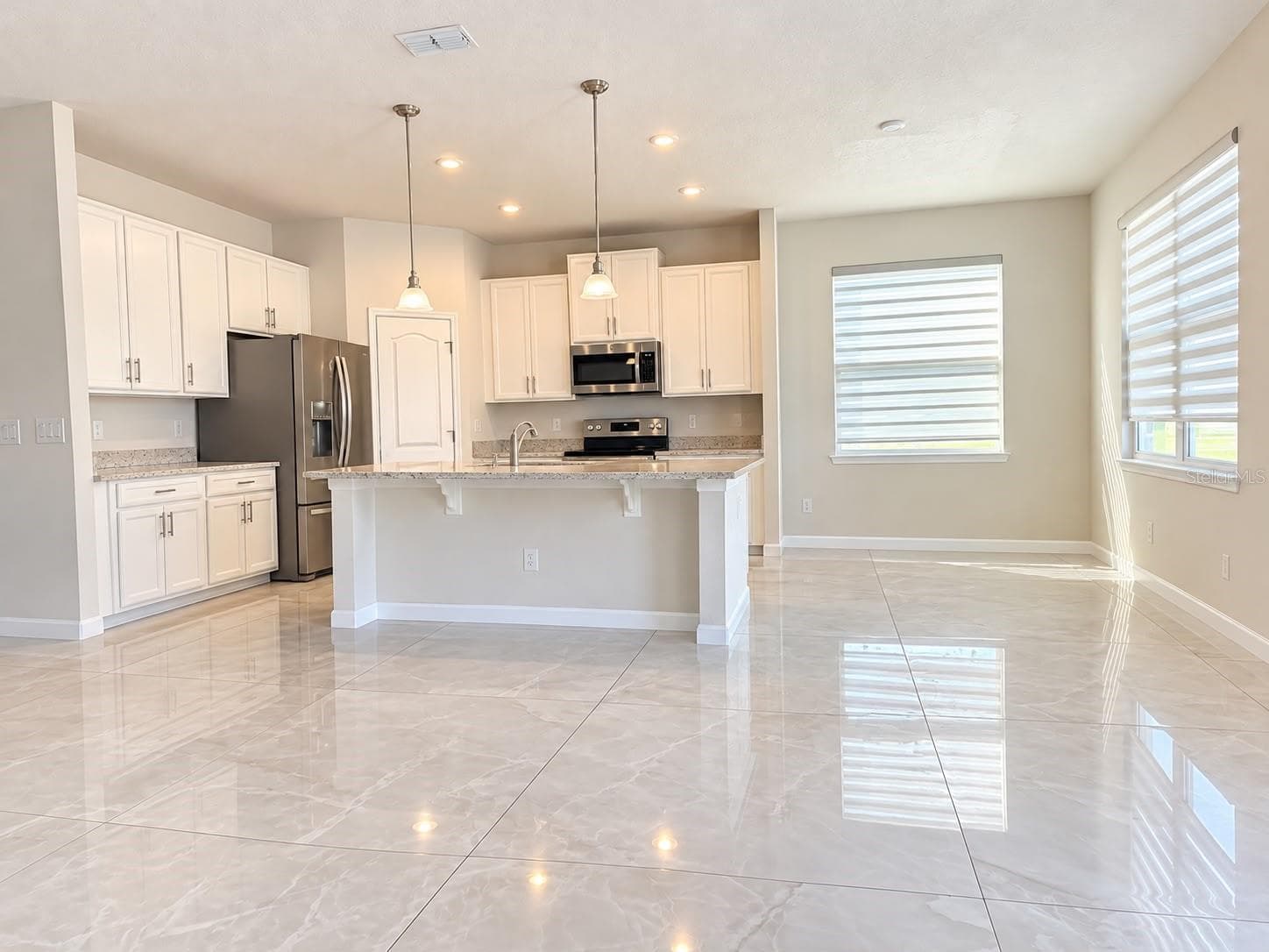 Kitchen & Dinette - 4375 SILVER CREEK ST, KISSIMMEE