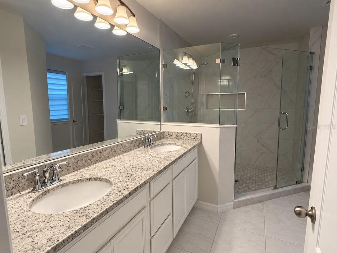 Owner's Bath - 4375 SILVER CREEK ST, KISSIMMEE