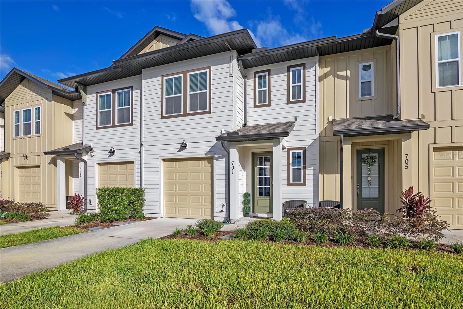 Townhouse at 701 LONGBOAT DR, DAVENPORT, photo 2 of 41