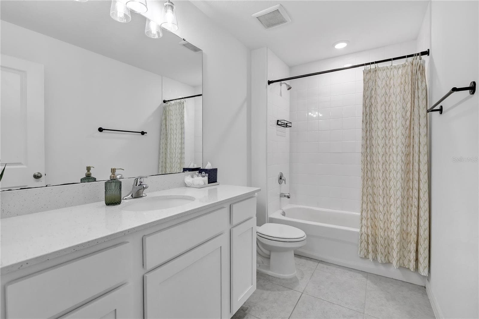 Townhouse at 701 LONGBOAT DR, DAVENPORT, photo 20 of 41