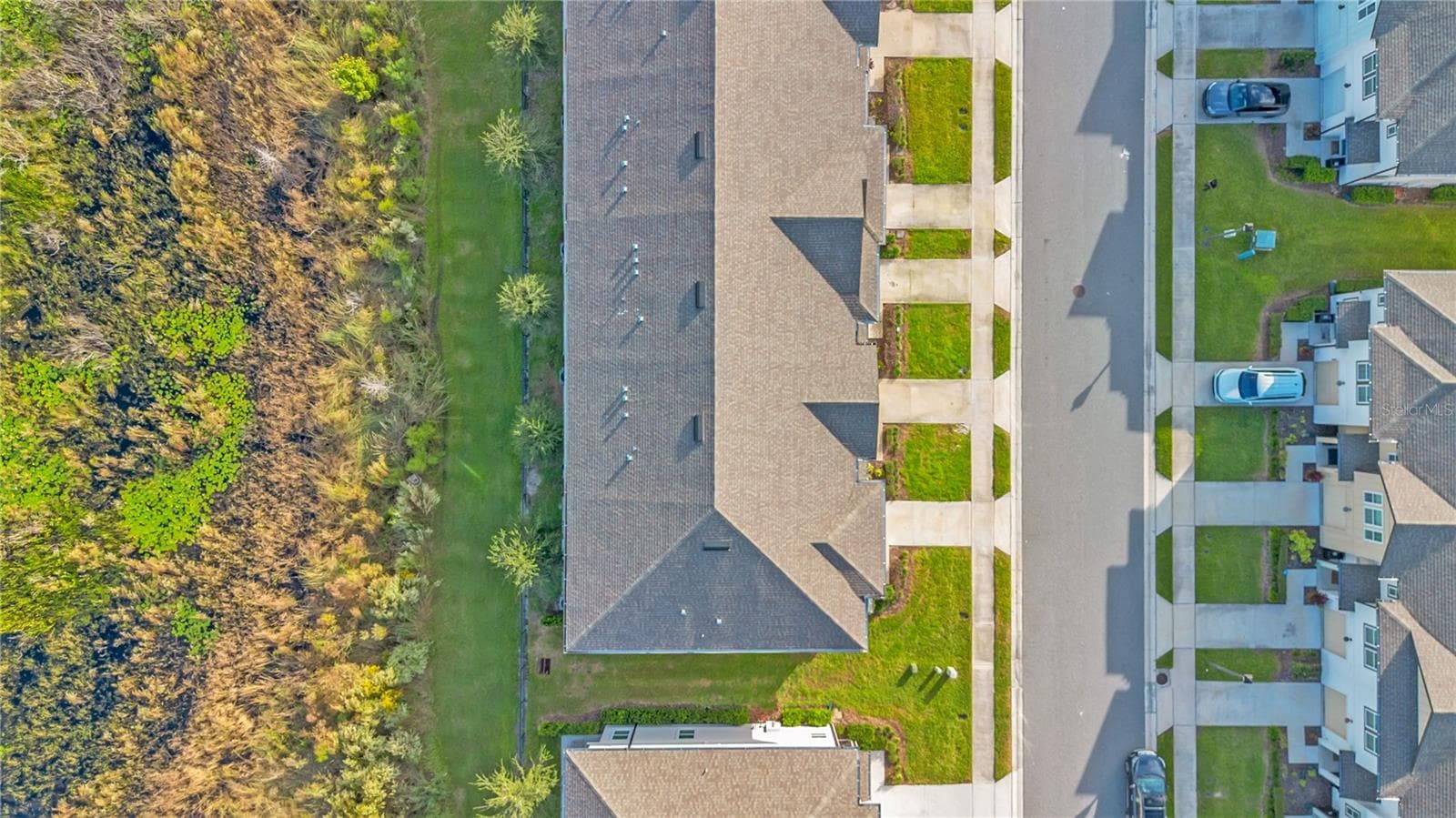 Townhouse at 701 LONGBOAT DR, DAVENPORT, photo 34 of 41