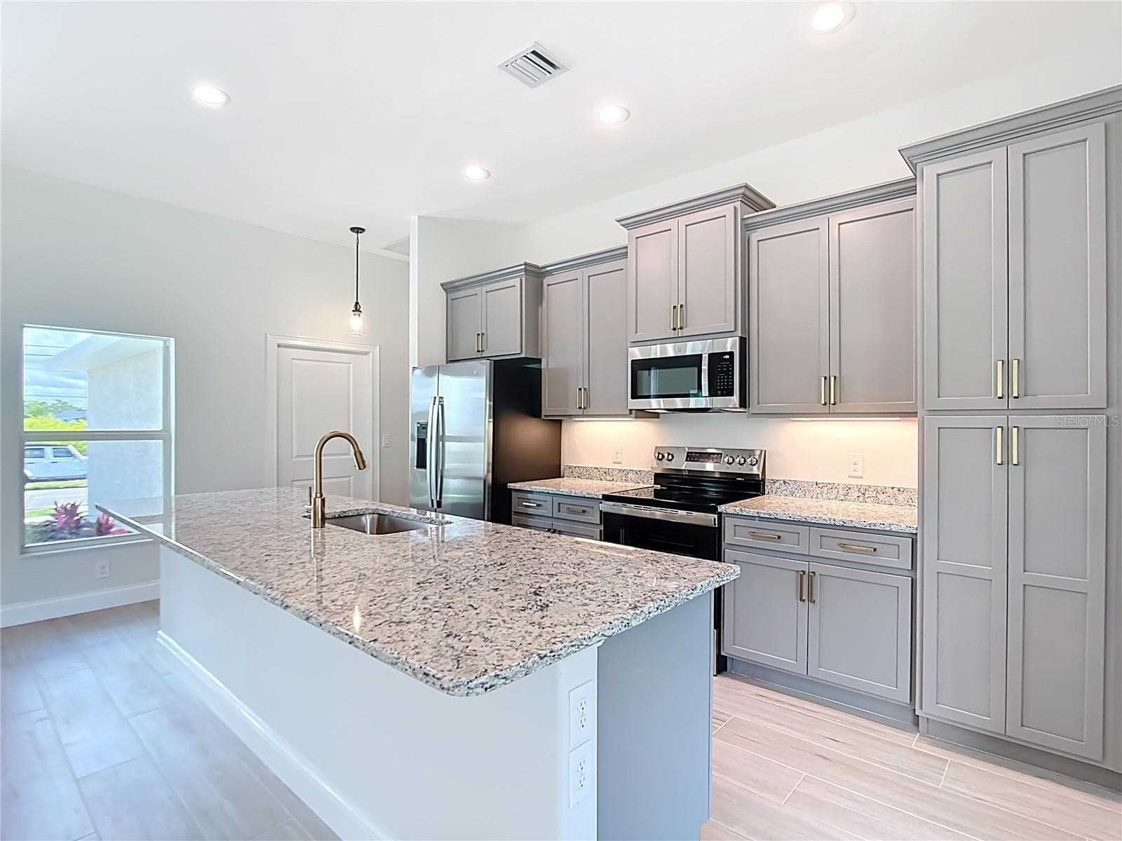 Single Family Residence at 13503 AINSWORTH LN, PORT CHARLOTTE, photo 3 of 30