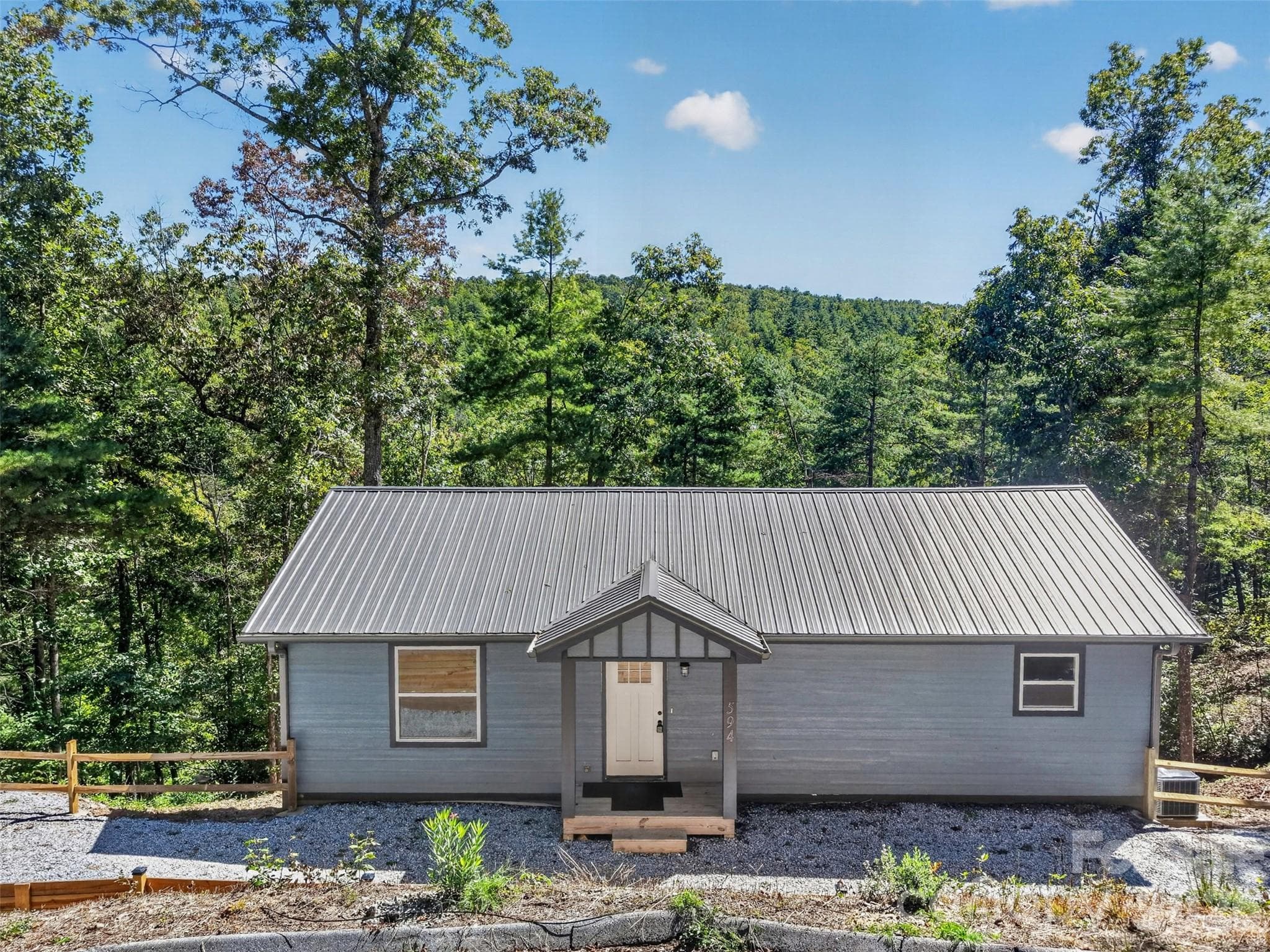 Single Family Residence at 594 McMillan Drive, Hendersonville, photo 2 of 46