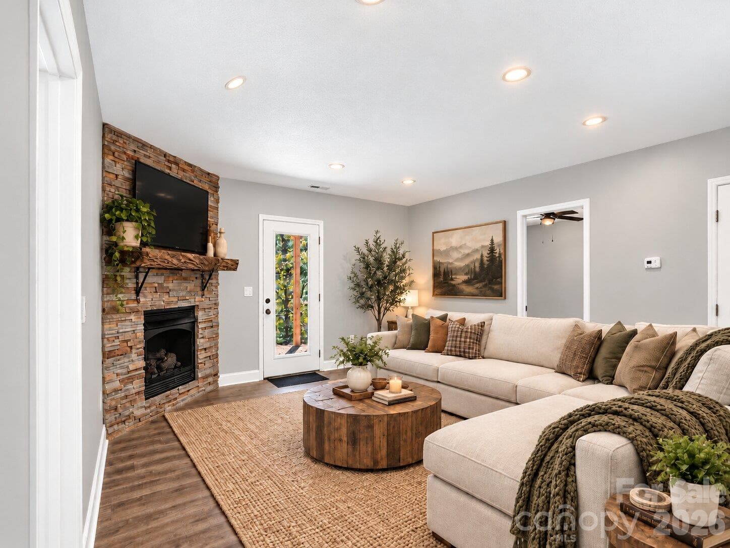 Virtually Staged - 594 McMillan Drive, Hendersonville