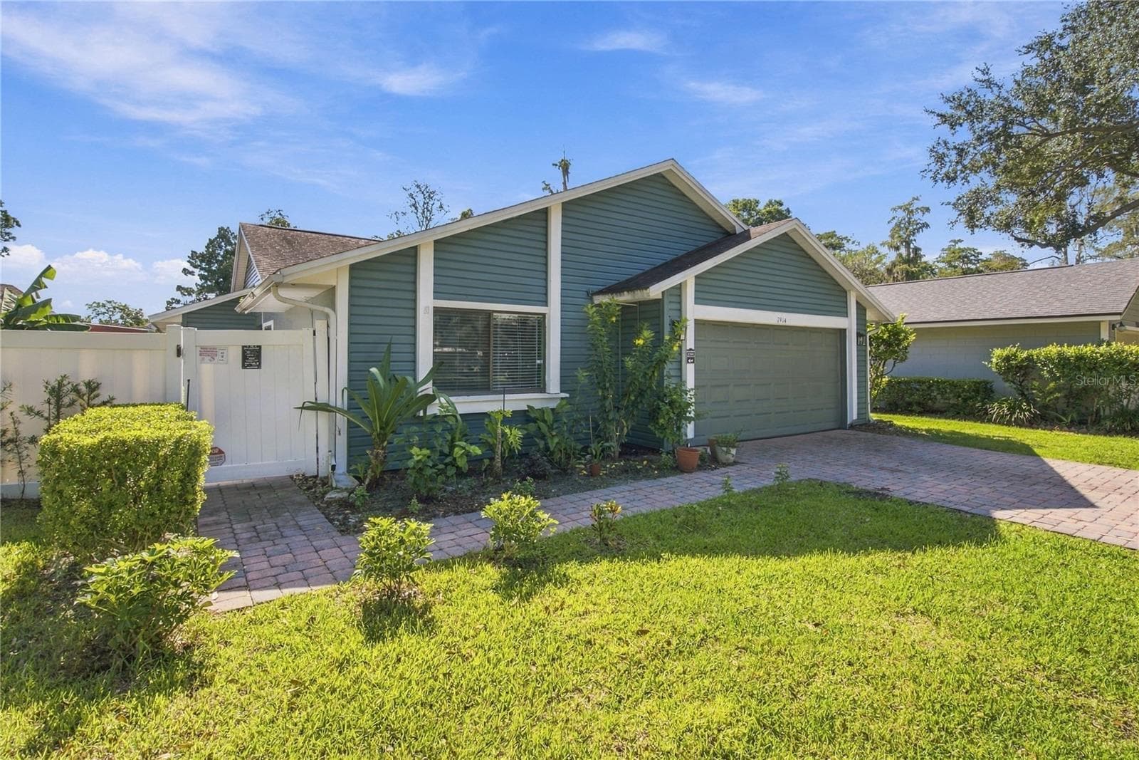 Single Family Residence at 7914 AUTUMN WOOD DR, ORLANDO, photo 2 of 34