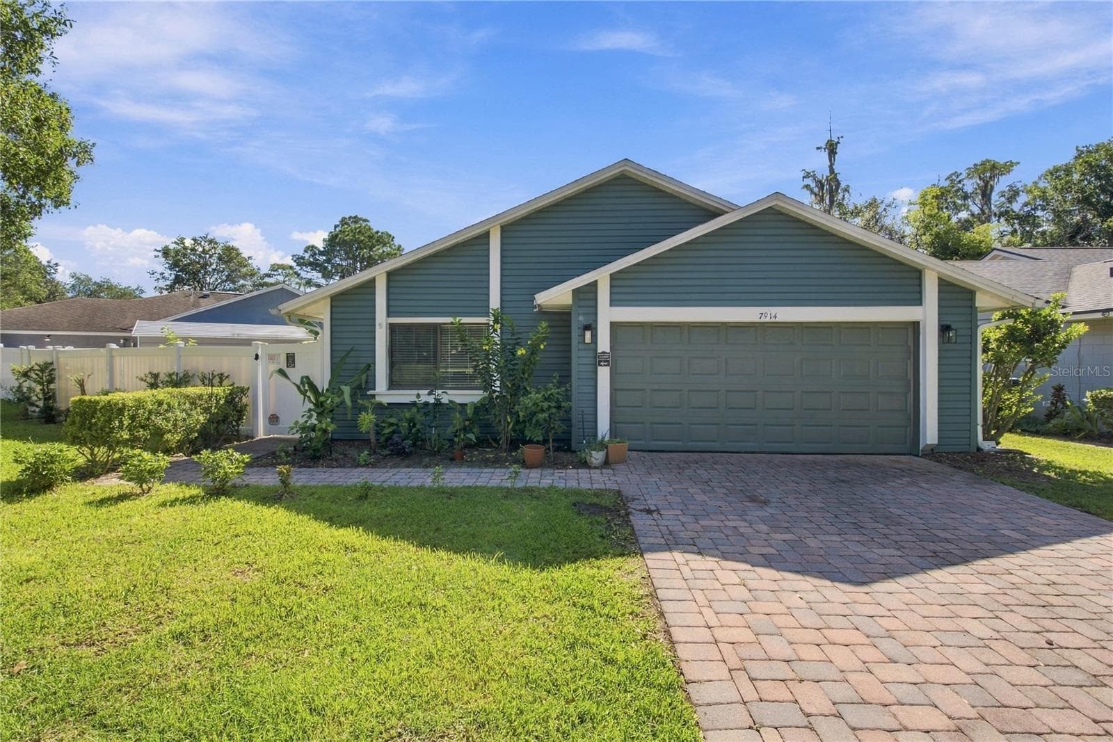 Single Family Residence at 7914 AUTUMN WOOD DR, ORLANDO, photo 3 of 34