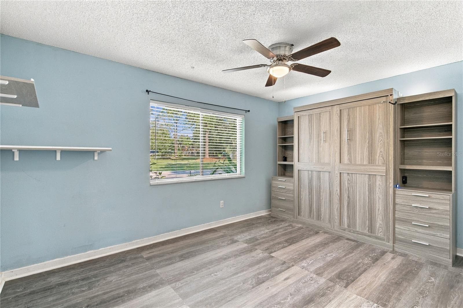 murphy bed set up - 7914 AUTUMN WOOD DR, ORLANDO