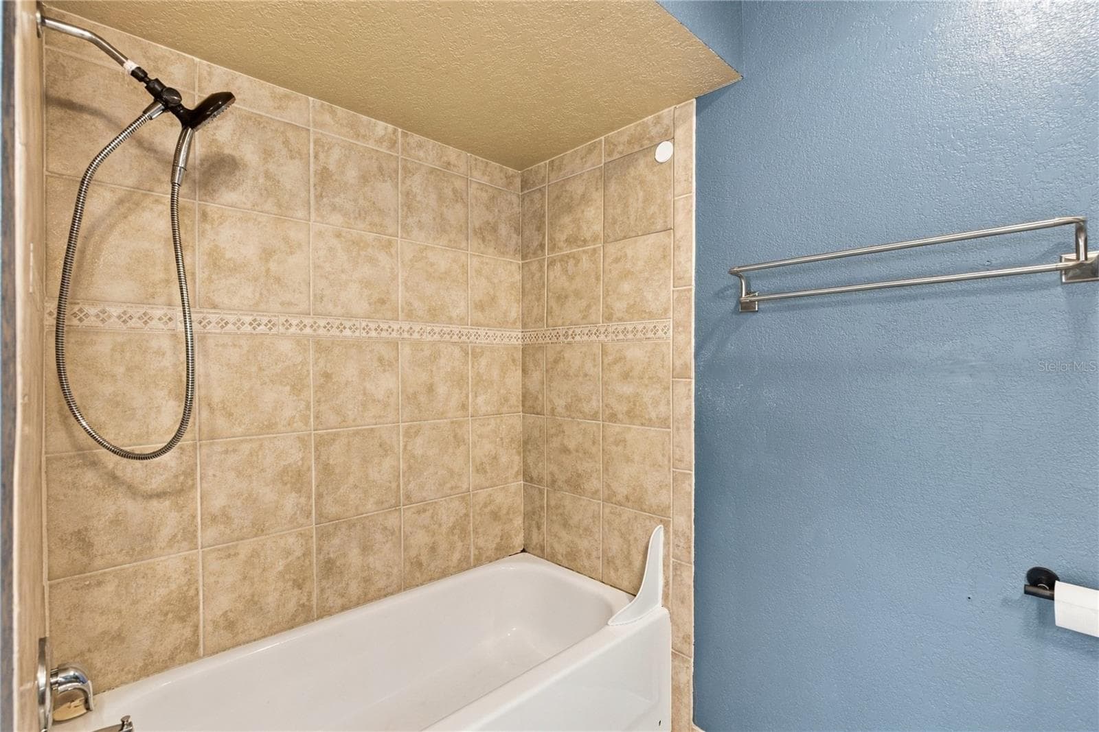 Single Family Residence at 7914 AUTUMN WOOD DR, ORLANDO, photo 24 of 34