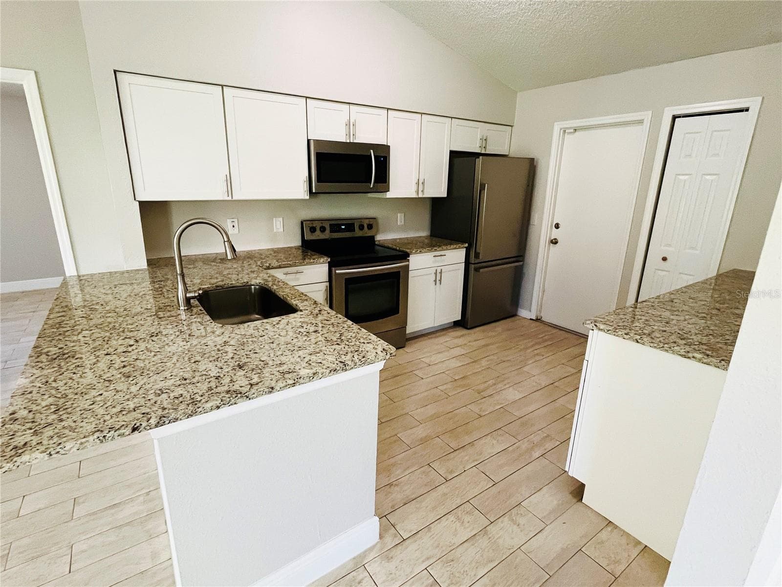 Single Family Residence at 169 BIRMINGHAM DR, KISSIMMEE, photo 5 of 26