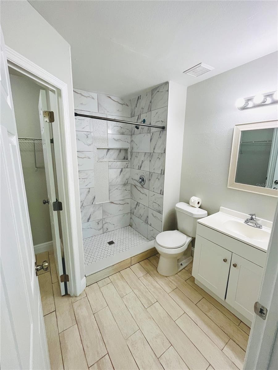 Single Family Residence at 169 BIRMINGHAM DR, KISSIMMEE, photo 11 of 26