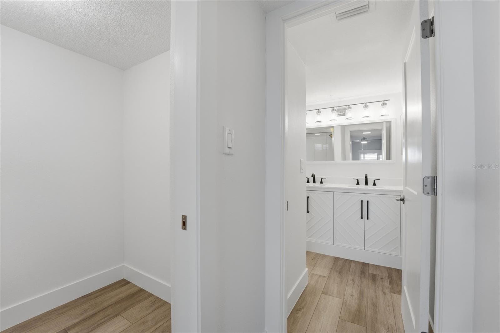 Double vanity in primary bathroom - 1150 TARPON CENTER DR #101, 1-A, VENICE