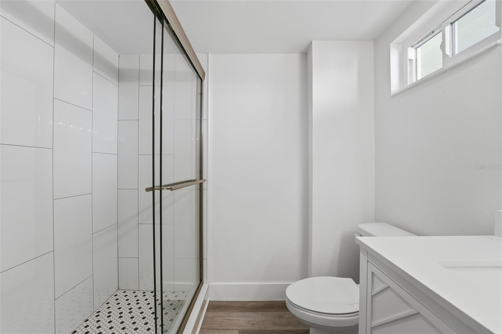 Walk in shower - 1150 TARPON CENTER DR #101, 1-A, VENICE