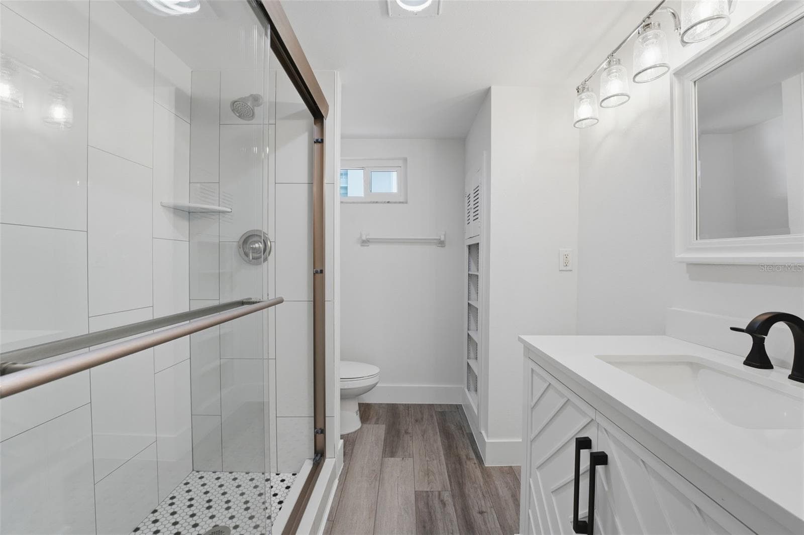 Guest bathroom - 1150 TARPON CENTER DR #101, 1-A, VENICE