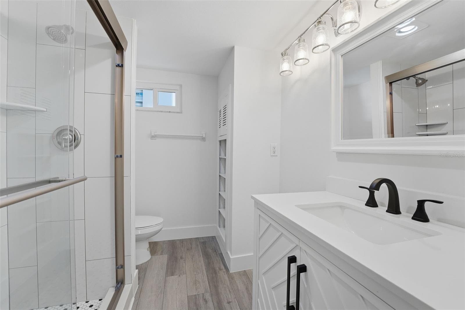 Walk in shower - 1150 TARPON CENTER DR #101, 1-A, VENICE