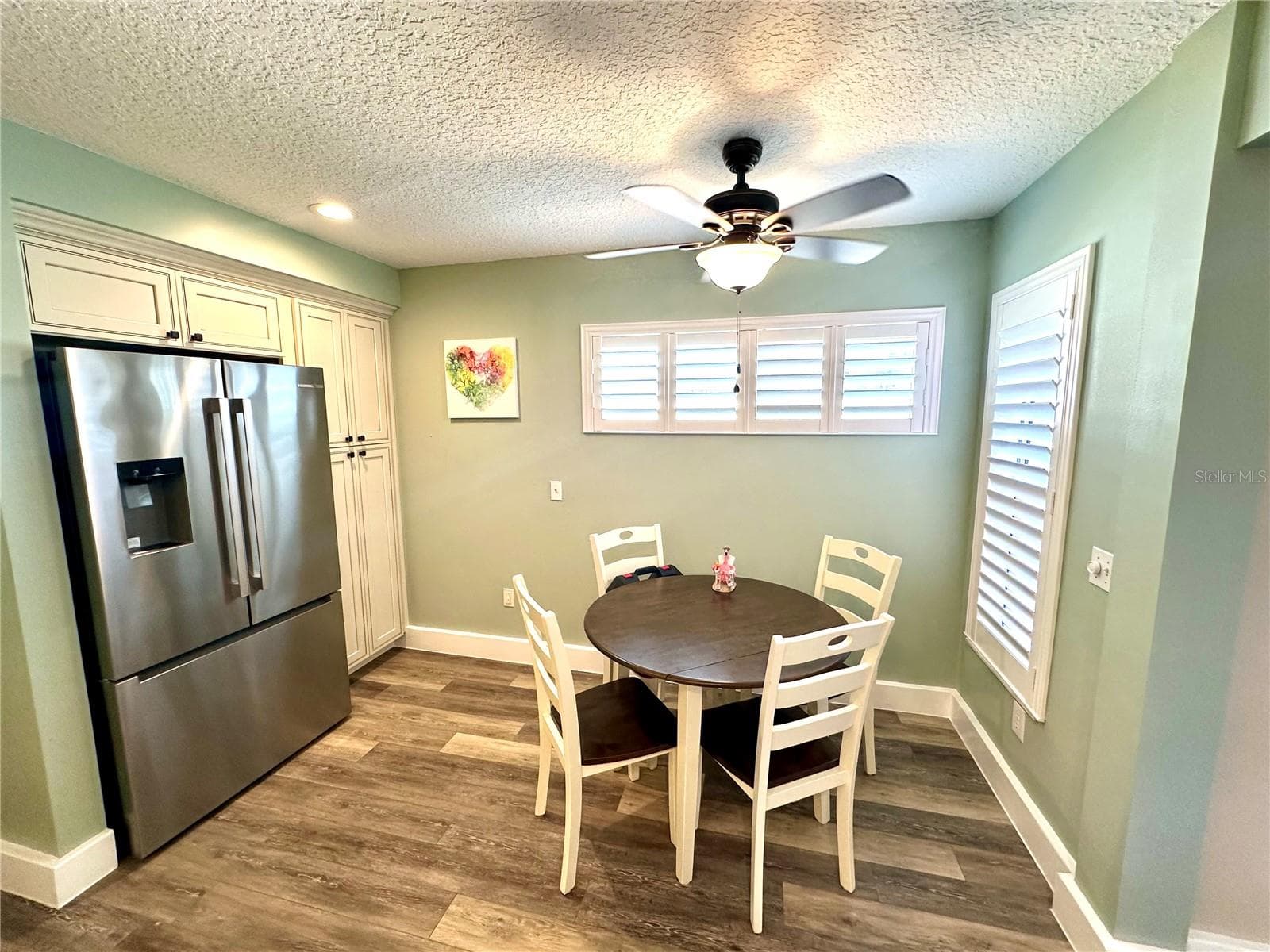 Eat in area - 1336 SANTA MARIA AVE, THE VILLAGES