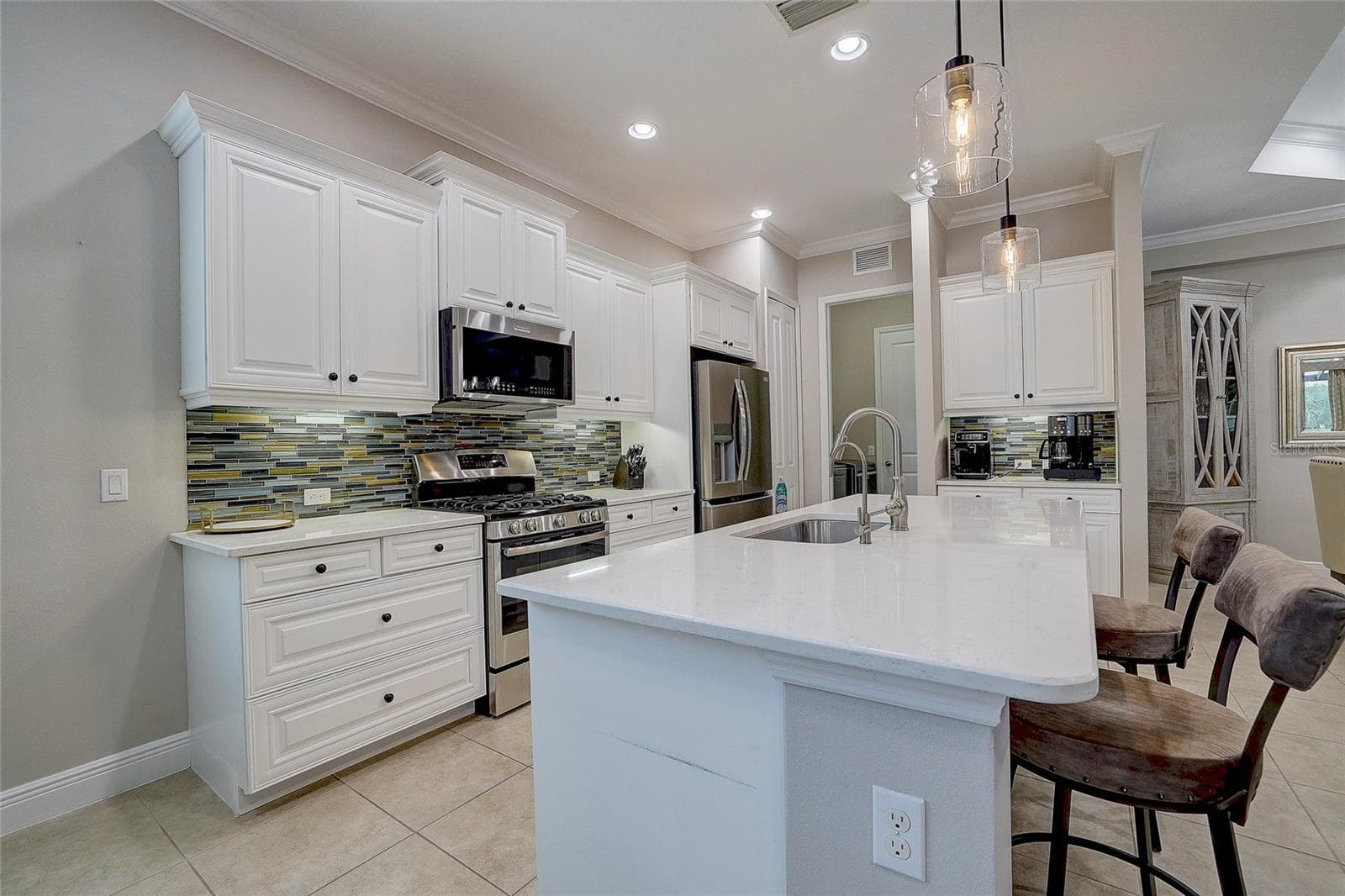 Single Family Residence at 3718 WOODCLIFF LAKE TER, SARASOTA, photo 11 of 57