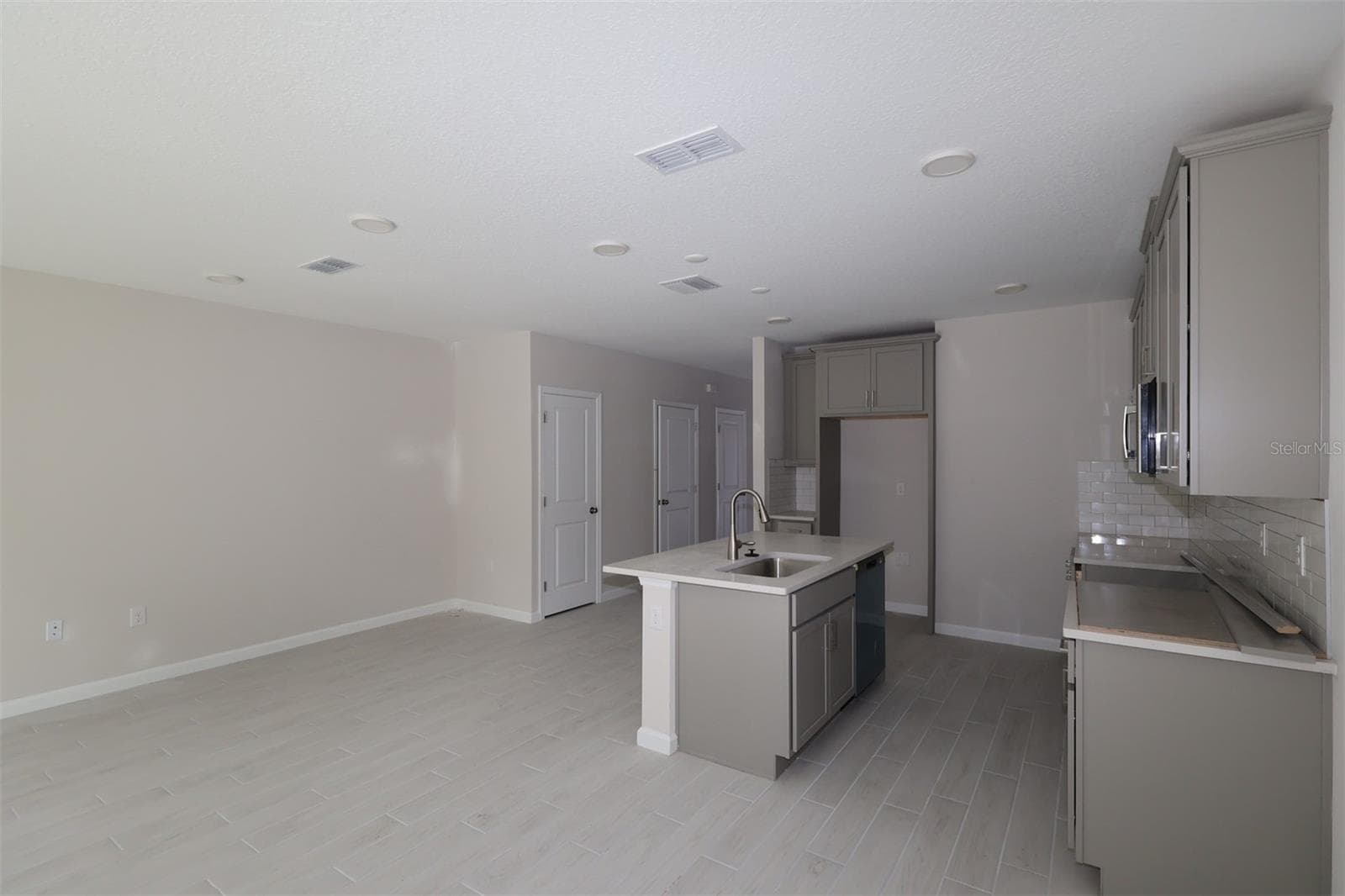 Townhouse at 2726 BRAVE REEVES RD, ORLANDO, photo 5 of 19