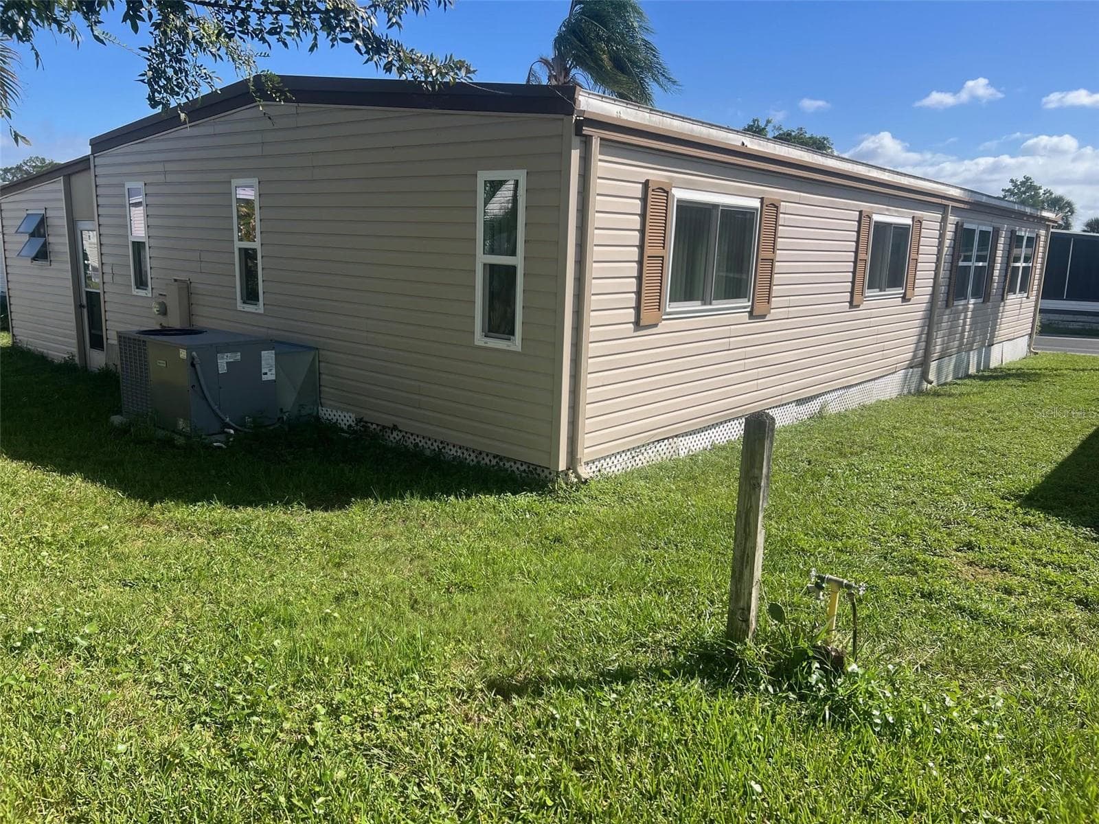 Manufactured Home at 770 ROYAL PALM CIR, LARGO, photo 4 of 30