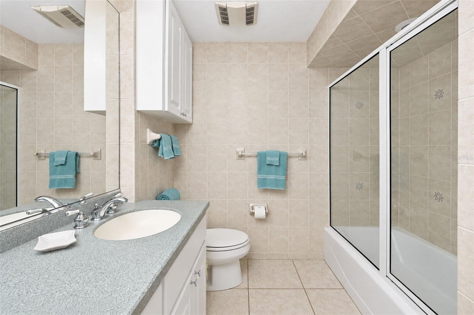 Guest Bathroom - 2950 N BEACH RD #B522, ENGLEWOOD